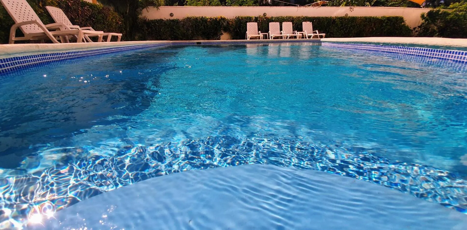 Costambar Beachfront Pool Apartment